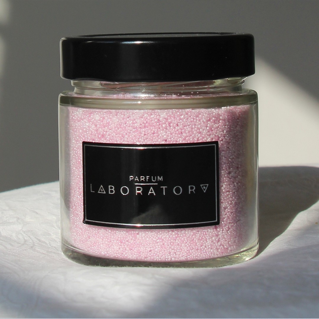 LAB Parfum Свеча фиолетовая "Запах женского тела"